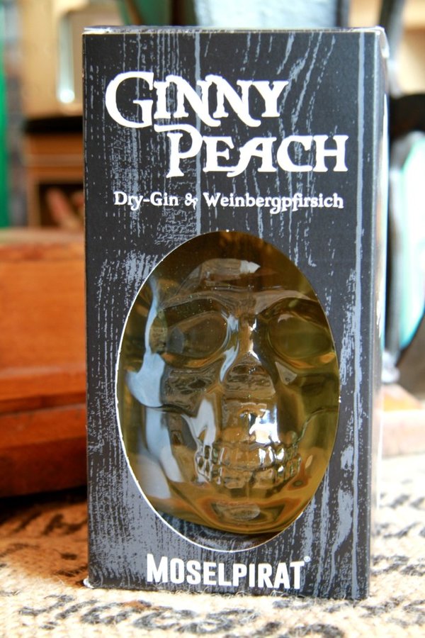 "GINNY PEACH – Weinbergpfirsich-Gin"